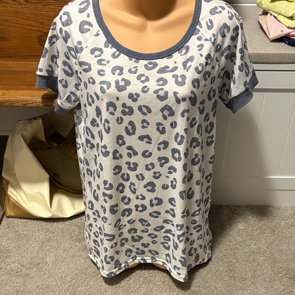 Boutique leopard top